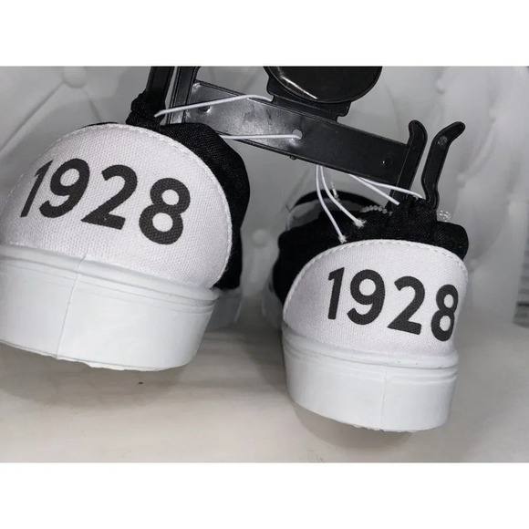 Disney Mickey Mouse Slip On 1928 Star Black White Sneakers Mens Size 7 BRAND NEW - Picture 6 of 8